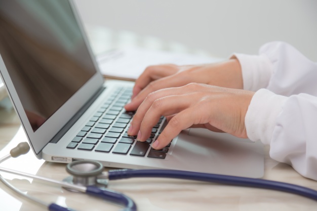 busy-doctor-using-her-laptop_1232-371
